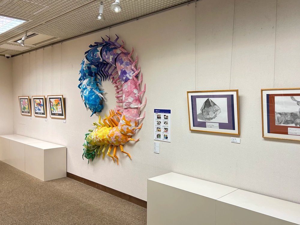 子どもたちのアール・ブリュット2025 展示風景